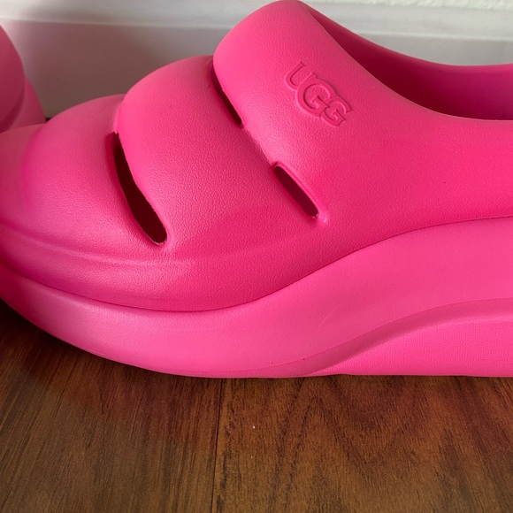 UGG Pink Water Shoes (women’s size 10) - Picture 4 of 10